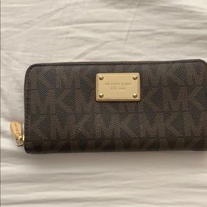 MICHAEL Michael Kors Continental Logo Wallet